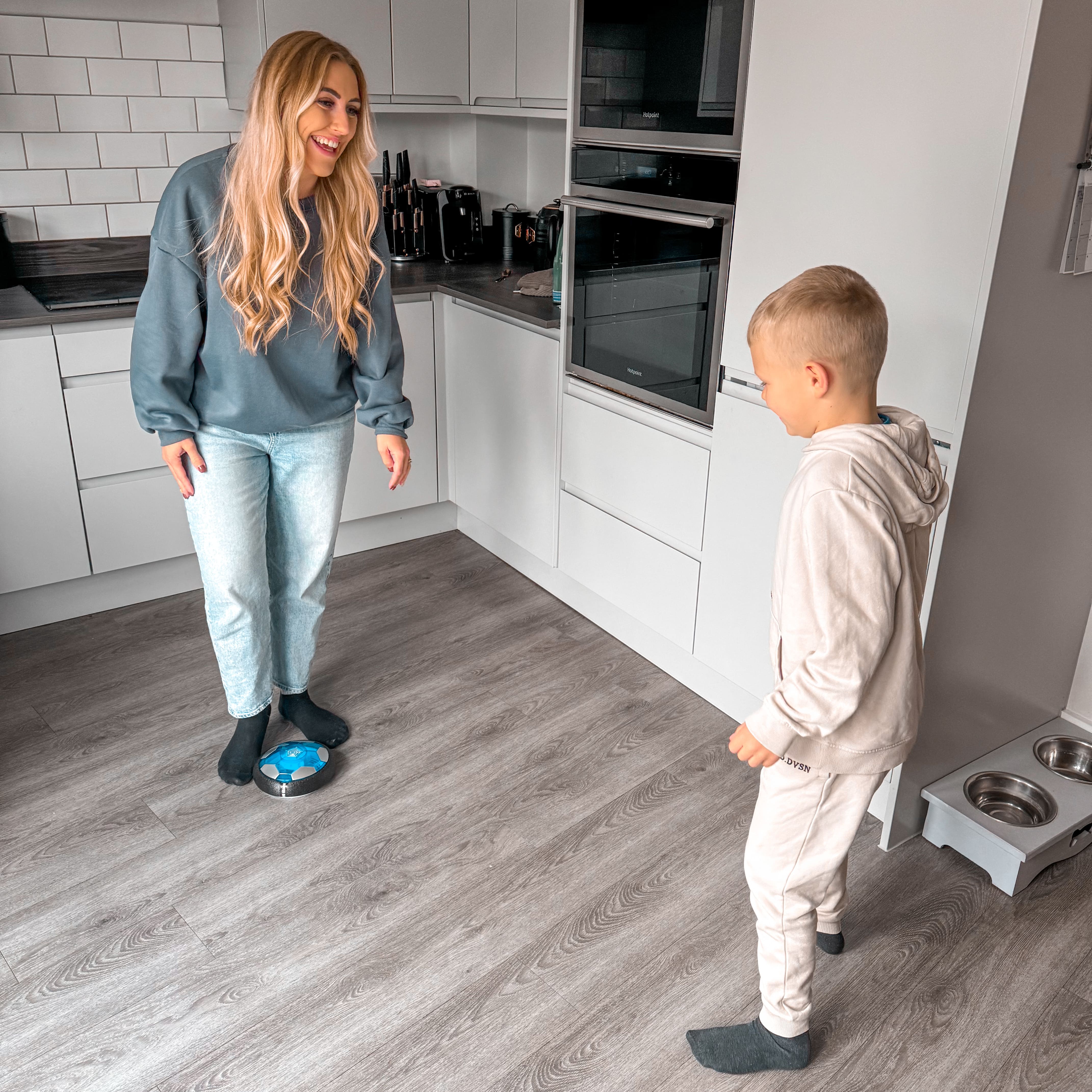 KiddoSpace™ - LED-Schwebefußball für Kinder