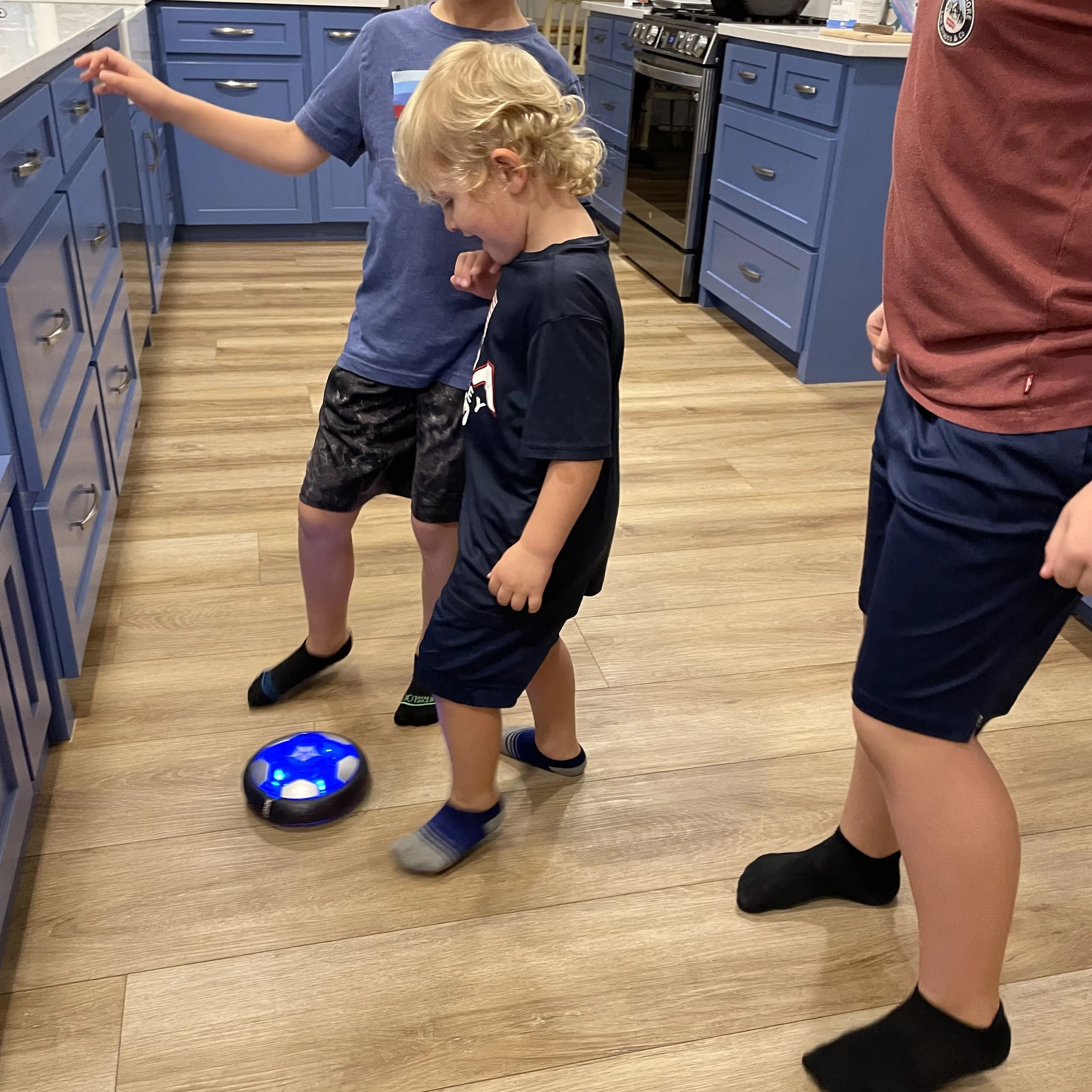KiddoSpace™ - LED-Schwebefußball für Kinder