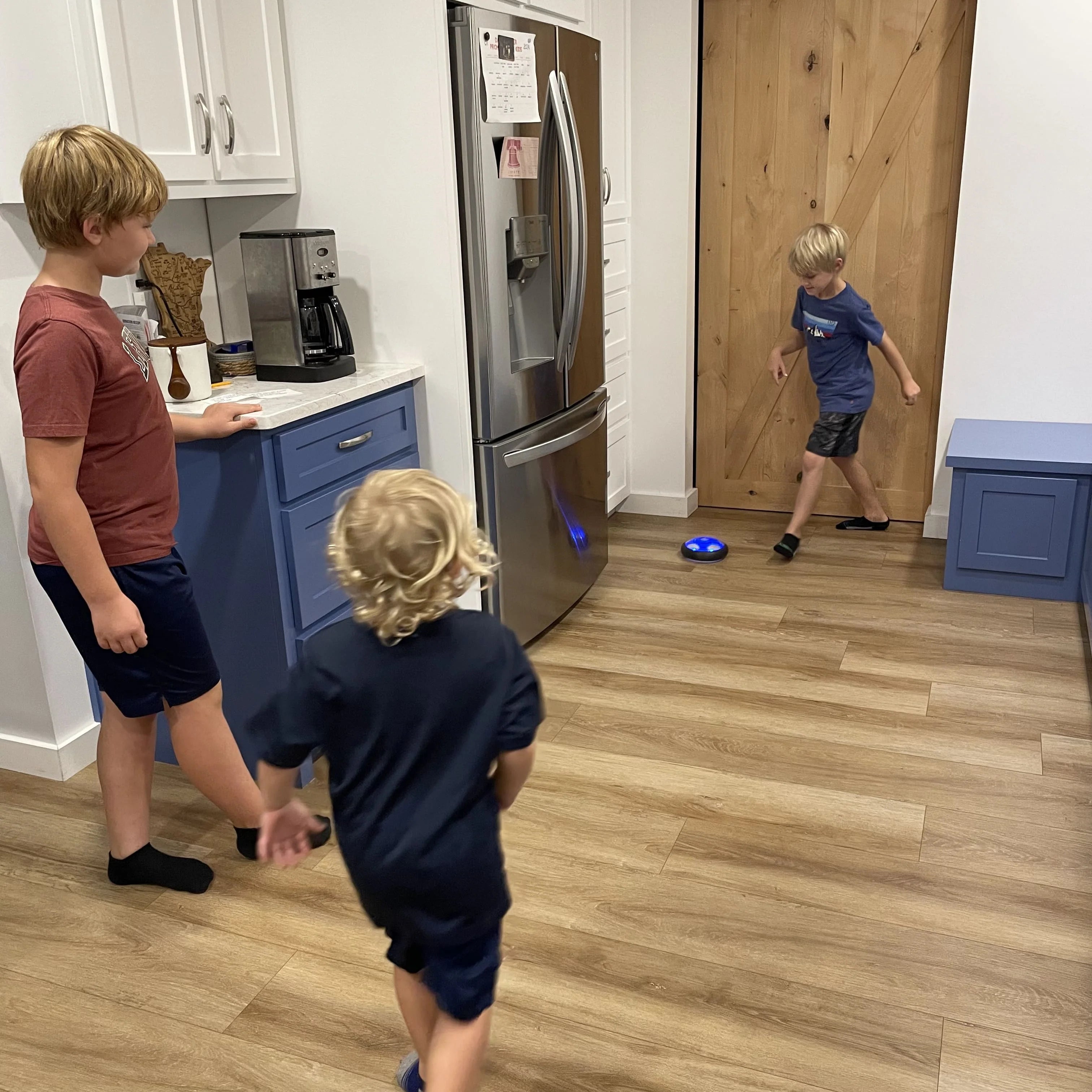 KiddoSpace™ - LED-Schwebefußball für Kinder